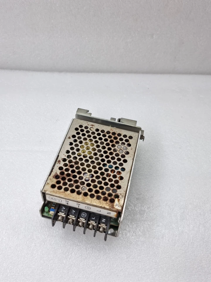 OMRON S8JX-05024CD POWER SUPPLY INPUT AC200-240V OUTPUT DC24V